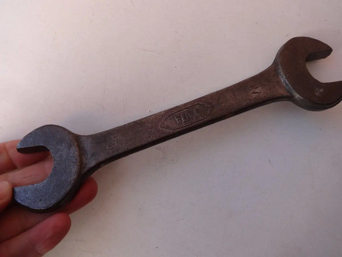 Llave Fija Insignia Fiat Herramienta Antigua Rara 27 24 1