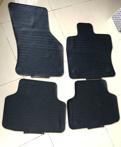 Juego Cubre Alfombras Vw Vento 2018 Original 0