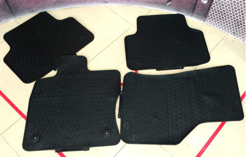 Juego Cubre Alfombras Vw Vento 2018 Original 1