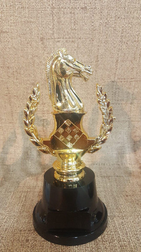 Trofeo Plástico Ajedrez 13,5cm Souvenir 1