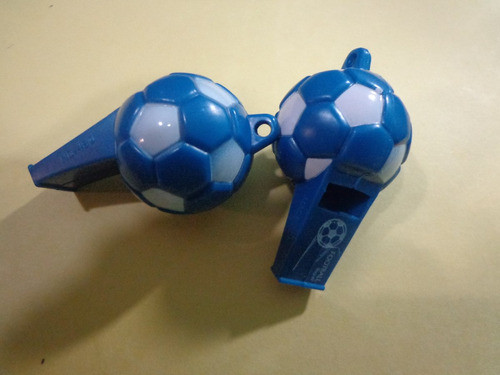 2  Antiguos Silbatos Selección Argentina Con Forma De Pelota 1