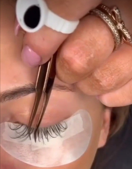 Pinza Curva Para Colocación De Pestañas. Mariann Moon 1