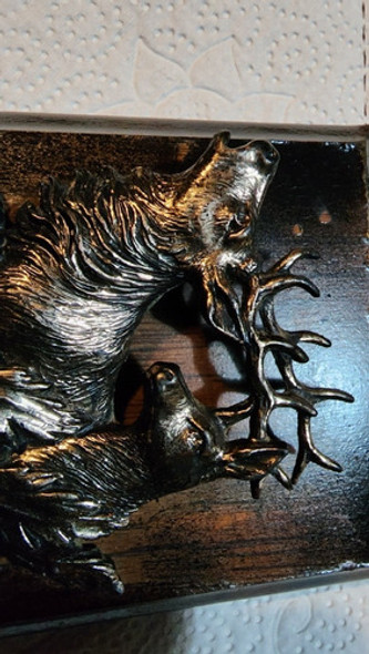 Cuadro Con Escultura Bronceada De Gamos. 1