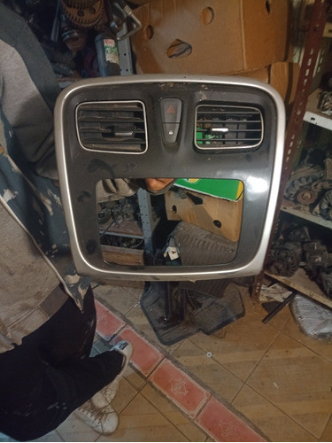 Plástico Consola Central Renault Logan 0
