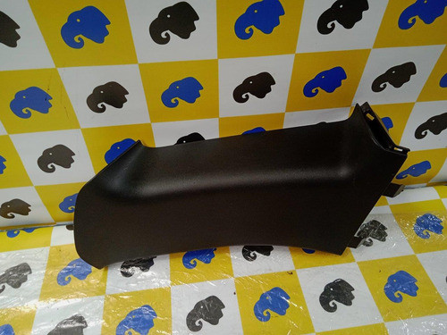 Moldura Direita Traseira Coluna Vidro Interna Duster 13-15 1