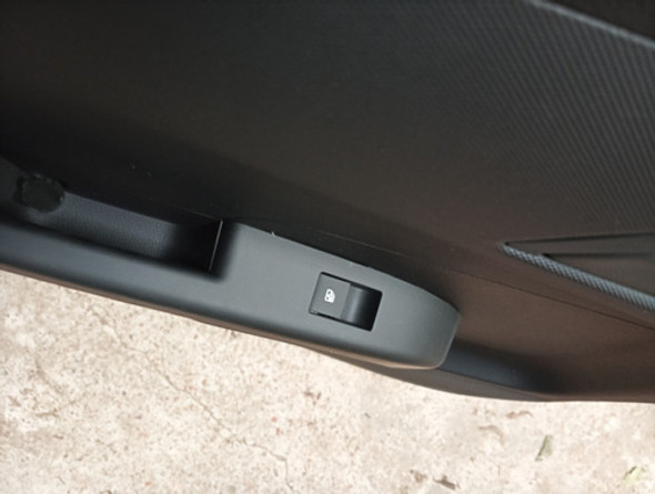 Tapizado Puerta Trasera Izquierda Chevrolet Sonic 1