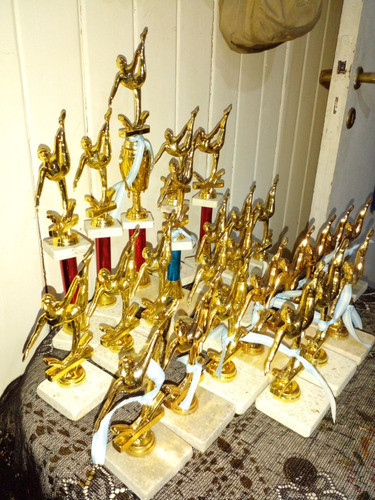 Ser 25 Piesas Trofeos De Baile  Danza 1