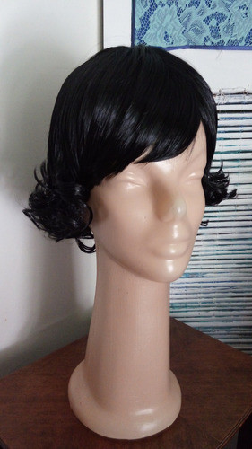 Peluca Negra Corta Con Rulitos By La Parti Wigs! 1