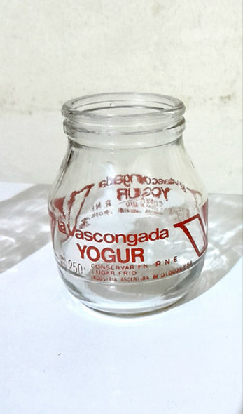 La Vascongada. Lote De 2 Antiguos Frascos De Yogur. 1