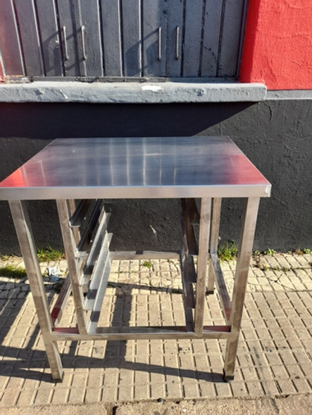 Mesa Con Gavillar De 5 Bandejas 60x40 En Acero Inox 1 Mesa Con Gavillar De 5 Bandejas 60x40 En Acero Inox 1