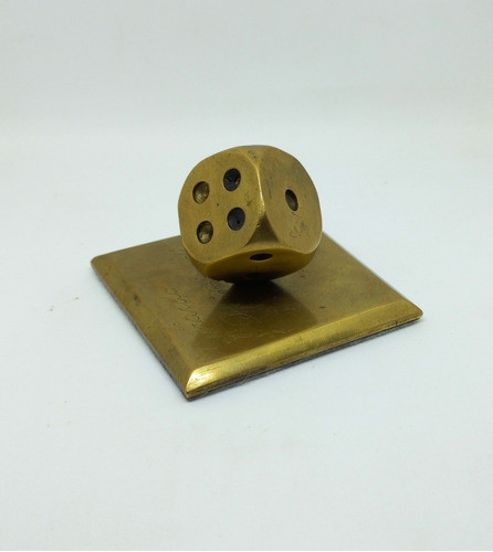 Dado De Bronce Con Base 0