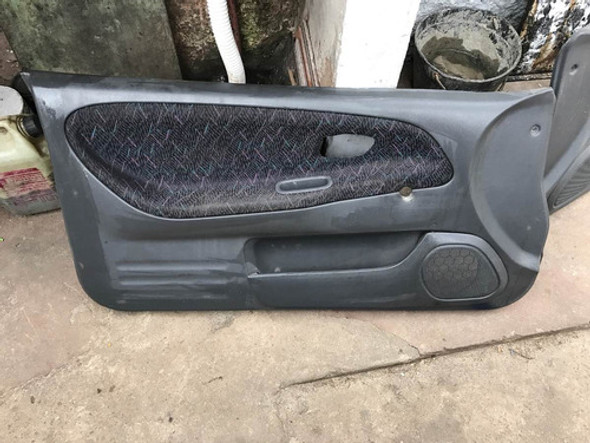 Tapizado De Puerta Mitsubishi Colt Chofer 98(2puertas 0