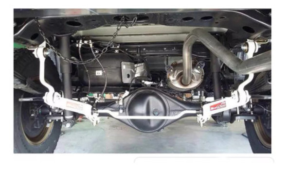 Barra Estabilizadora Trasera Antivuelco Toyota Hilux 2004/14 1 Barra Estabilizadora Trasera Antivuelco Toyota Hilux 2004/14 1