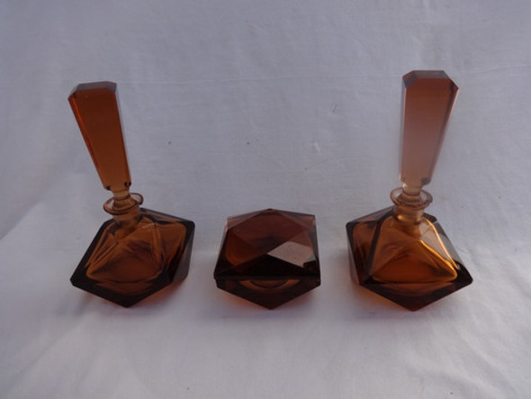 Antiguo Set Perfumeros Vidrio Facetado Ambar Decoracion 1