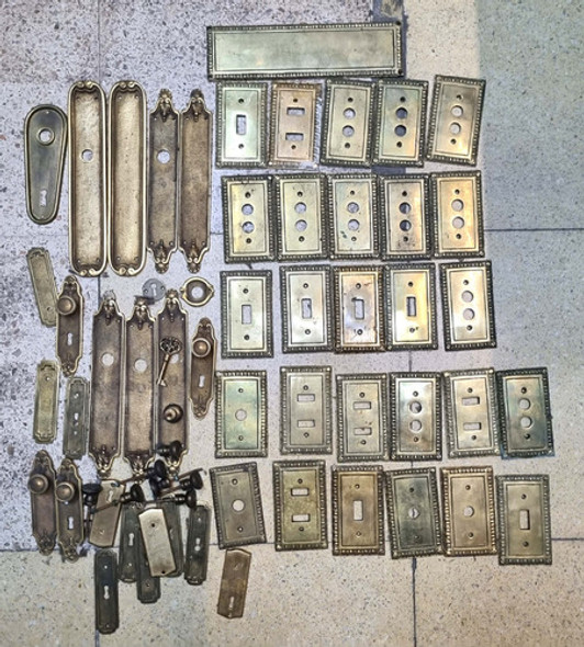 Antiguo Y Artistico Lote De Tapas De Luz Bronceria De Puerta 0