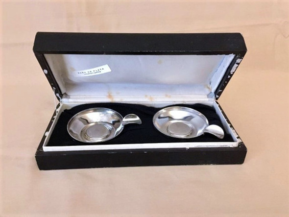 Estuche Con Dos Hermosos Ceniceros Bañados En Plata 1 Estuche Con Dos Hermosos Ceniceros Bañados En Plata 1