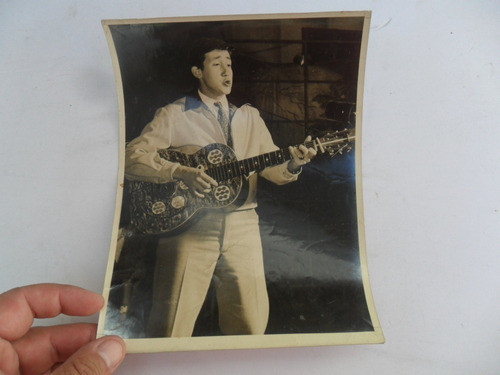Antigua Foto Con Firma Original Luis Aguile Rock Cantante 1