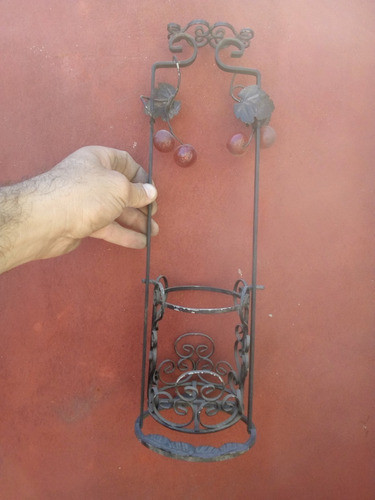 T-antiguo Porta Botella Tipo Aljibe En Hierro 40,3 Alto 0