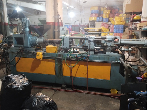 Máquina Inyectora Schwartz De 150 Grs Con Plc. 4 Columnas 0