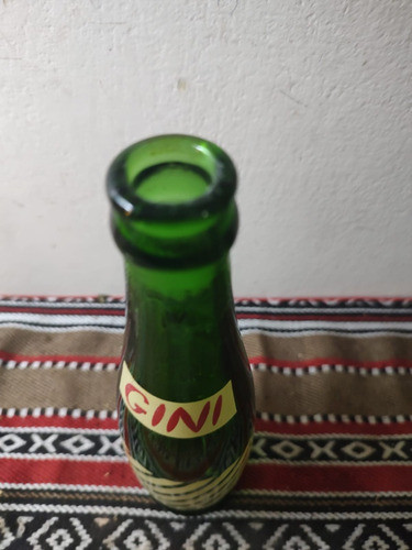 Antigua Botella De Gini Rara Forma 1