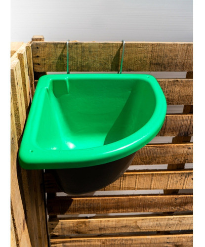 Bebederos De Plastico De Alta Resistencia Pead Para Caballo 0