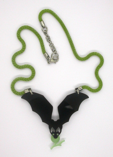 Collar Bestiola: Murciélago Frugívoro, En Acrílico Y Me 0