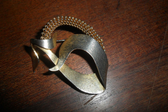 Prendedor Antiguo Dorado Moda Diseño Vintage Retro 1