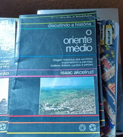 O Oriente Médio De Isaac Akcelrud Pela Atual (1986) 0
