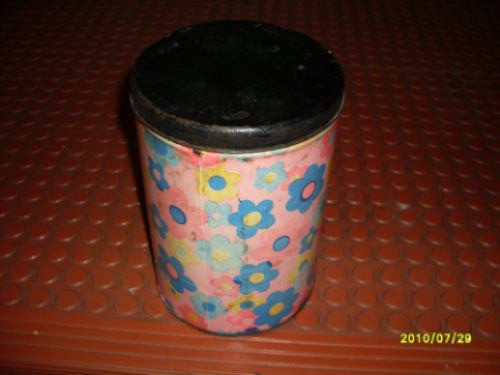 Lata Redonda Tapa Negra Y Contac Floreado Antigua 1