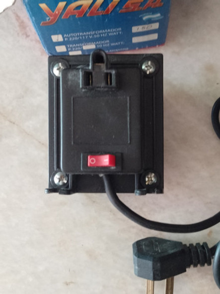 Autotransformador 220/117 V. 50 1 Autotransformador 220/117 V. 50 1