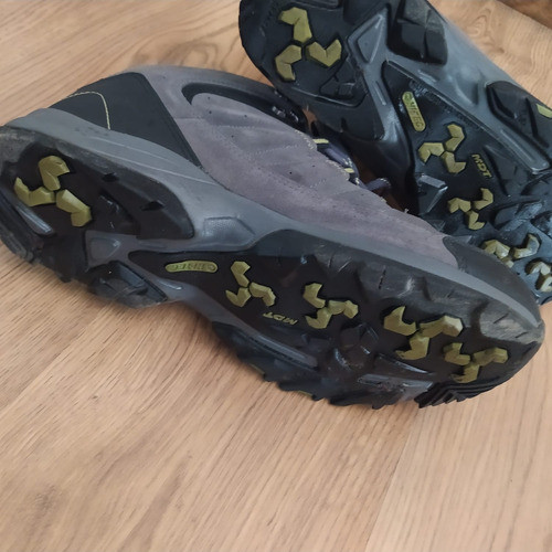 Botas Hi-tec 1