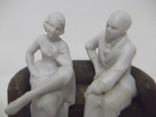 B. Antigo - Casal Miniatura Biskui Alemão Casa De Bonecas 1