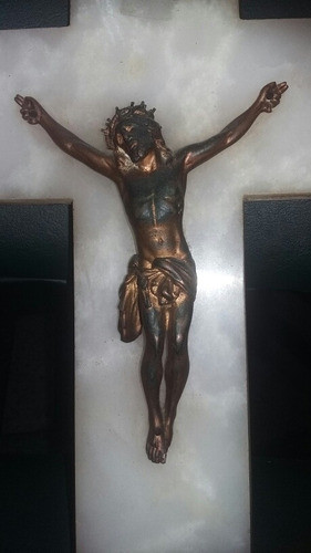 Crucifico En Bronce Bañado En Oro Y Marmol De Carrara 1