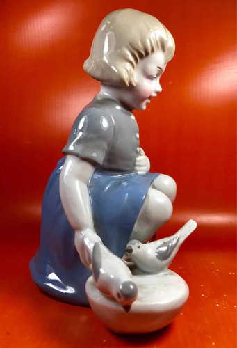 Figura De Porcelana Numerada | Niña Con Aves | 1