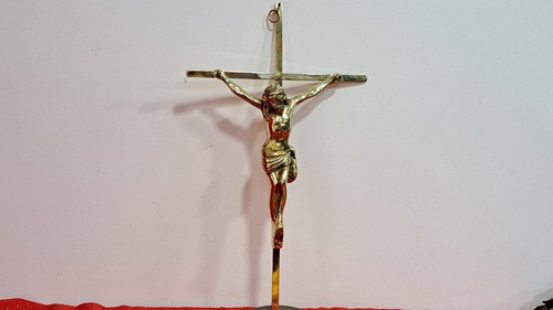 Grande Crucifixo Em Metal Dourado 41cm De Altura X 24cm 1