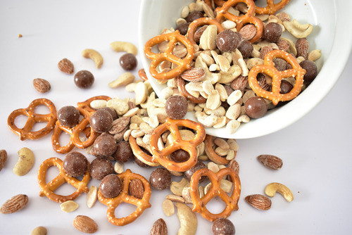 Mix Pretzel Con Chocolate -  Salado Y Dulce X 1kg 1