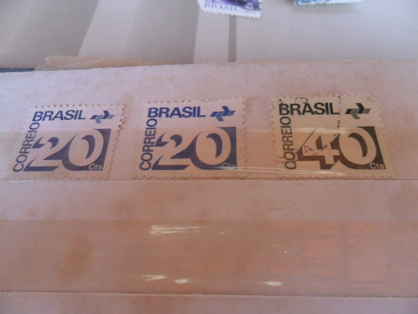 3 Selos Brasil Dois De 20 Cts E  Um De 40 Cts 0