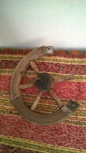 Parte De Antigua Rueca Hilar Para Reparar Decoración 1