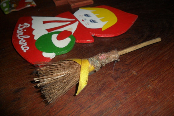 Caperucita Roja Porta Llaves Mate Iman  Escobita Bruja Ador 1