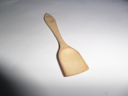 Antigua Cuchara Cucharita  Miniatura Hueso Pasta Salerito 1