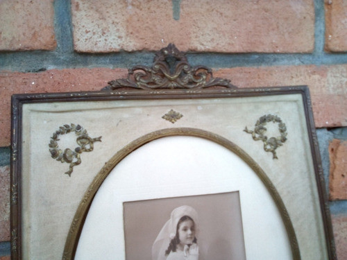 Portaretrato De Pared Colgar Con Finos Detalles En Bronce 1