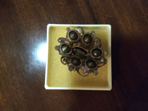Prendedor Antiguo En Forma De Roseta. Con Piedras. 1
