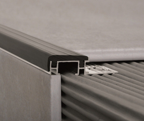 Protector De Escalon Aluminio Con Pvc 10x30mm Negro Atrim 0