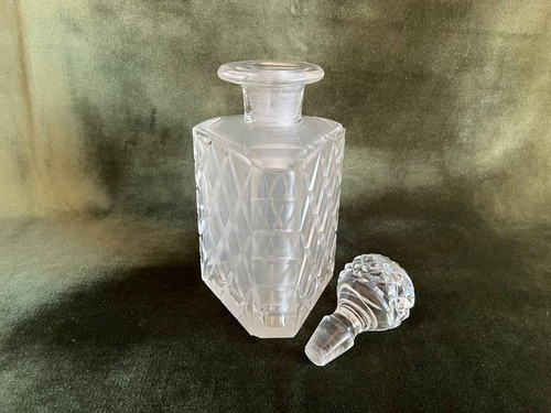 Excelente Botellón Triangular En Cristal Tallado A Remate 0