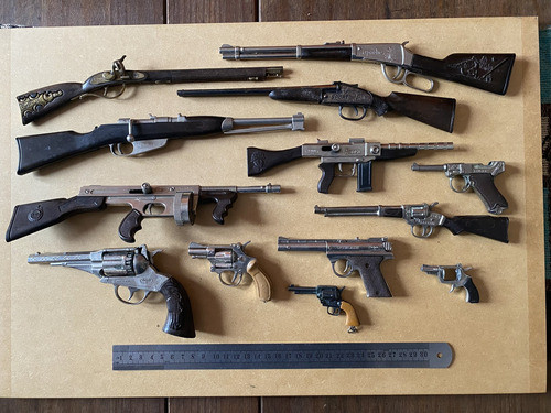 Colección De Réplicas De Armas Pequeñas 0