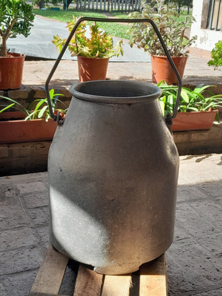 Antiguo Tacho Lechero Cremero Aluminio Muy Sólido Y Pesado 0 Antiguo Tacho Lechero Cremero Aluminio Muy Sólido Y Pesado 0