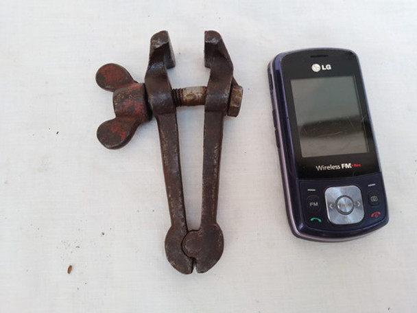 Antigua Morsa De Mano Chica De Campo Artesano 11cm 0