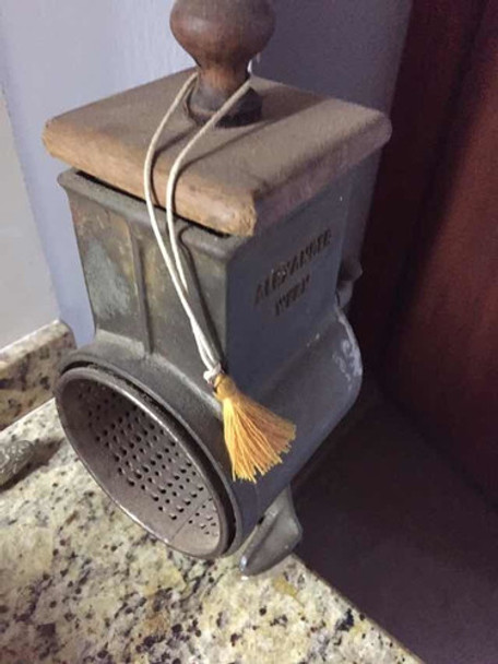 Rallador De Queso Antiguo 0