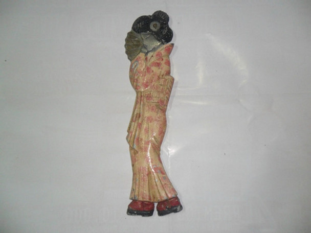 Geisha Adorno Figura Metal Aluminio Relieve Oriental Kimono 0