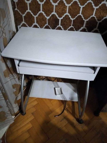 Mesa Melamina Para Pc. Como Nueva. 0